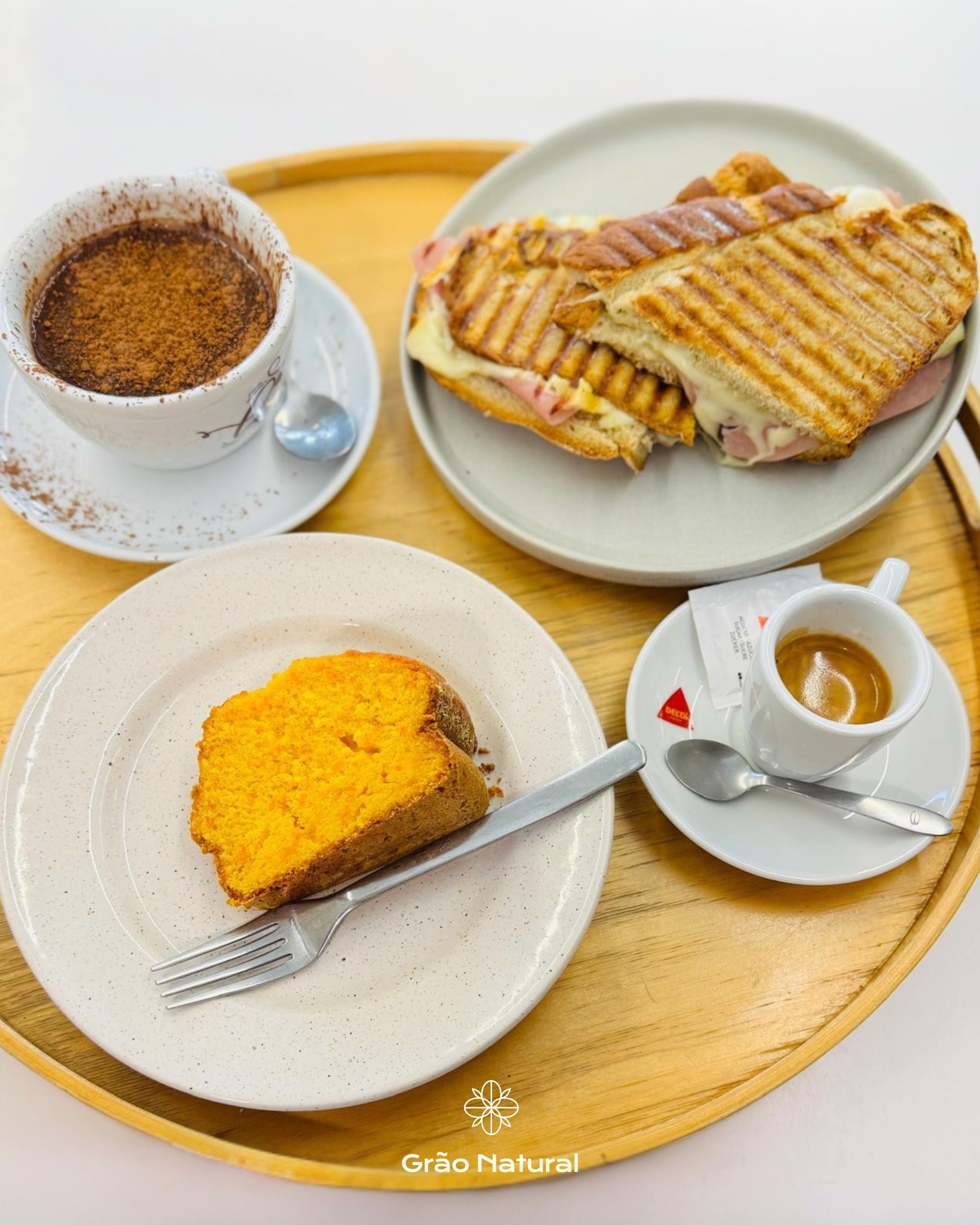 Um bom pequeno-almoço não resolve tudo… mas ajuda imenso. ☕✨🤤
Começa o teu dia connosco. 💚
_
#graonatural #alimentaoteudia #arcosdevaldevez #comerbemviverbem #brunchlovers