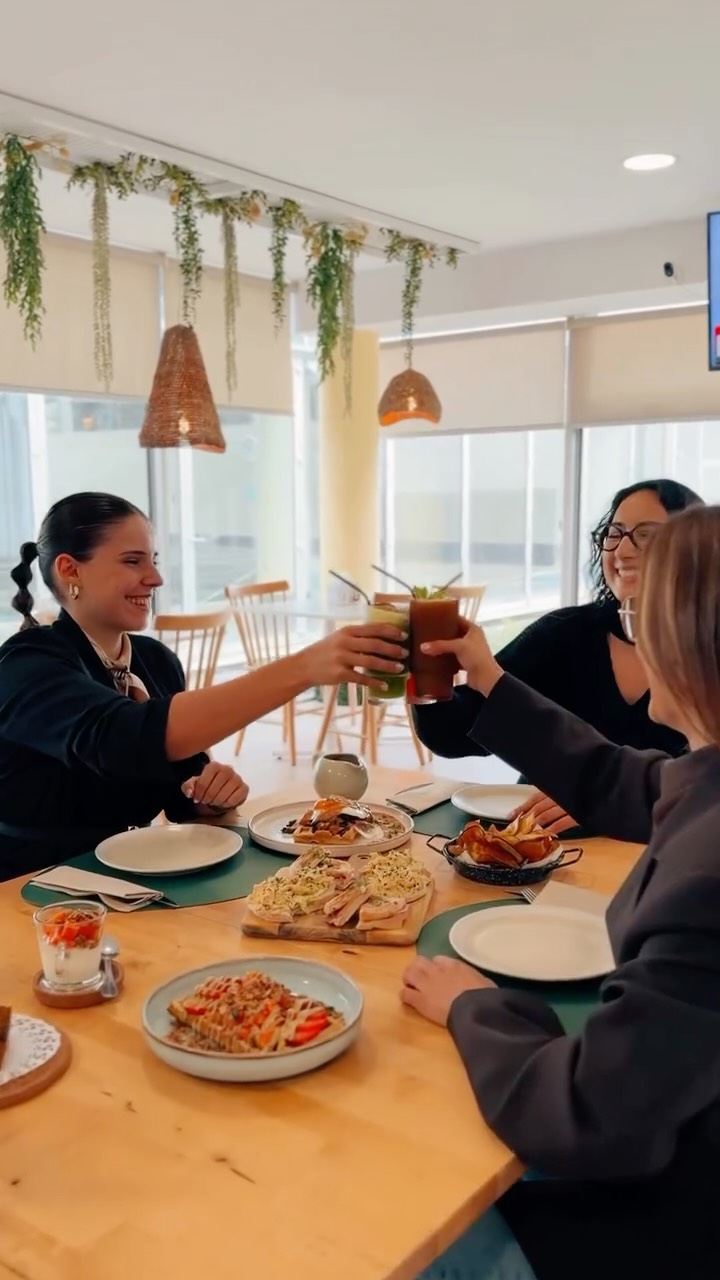 Brunch, amigas e 10% de desconto? Está oficialmente criado o plano de sábado. 💗🥂
Dia 7 (sábado) celebramos o Dia da Mulher no Grão Natural com um brunch pensado para partilhar, brindar e aproveitar sem pressa. 😍
Reúne as mulheres da tua vida e vem celebrar connosco. 💕
☎️ Reserva já: +351 935 811 584
#graonatural #alimentaoteudia #arcosdevaldevez #diadamulher #brunch