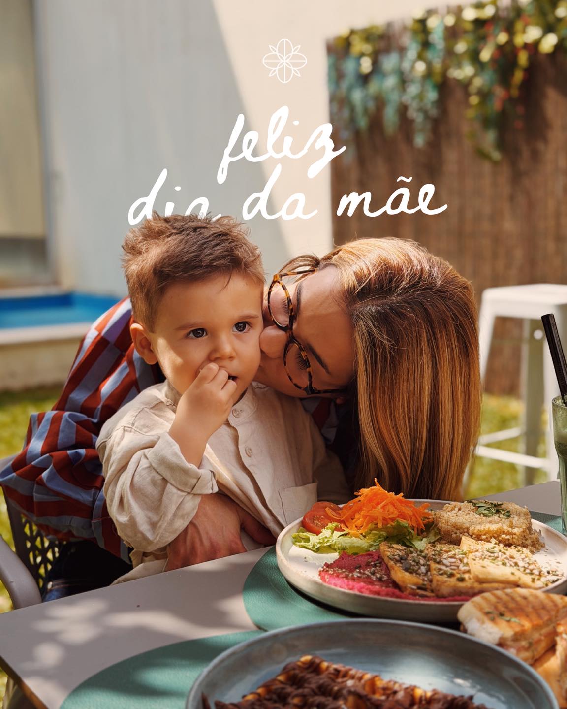 Mãe: o primeiro amor, para sempre. 🤍

Feliz Dia da Mãe! 🥹

#graonatural #diadamae #alimentaoteudia #brunchportugal  #arcosdevaldevez