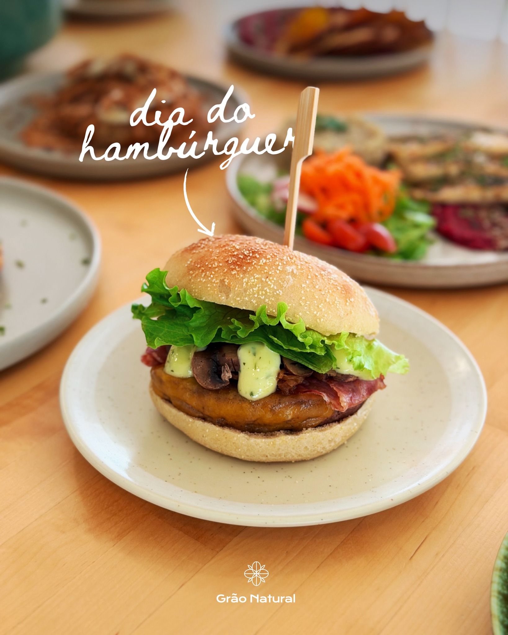 Hoje celebra-se o Dia do Hambúrguer… uma data que levamos muito a sério. 🤭🍔✨ 

Vem experimentar os nossos hambúrgueres deliciosos. Temos opções para todos os gostos: incluindo vegan e sem glúten. 🥰

Esperamos por ti. 💚
_
#graonatural #alimentaoteudia #arcosdevaldevez #diadohamburguer #brunchlovers